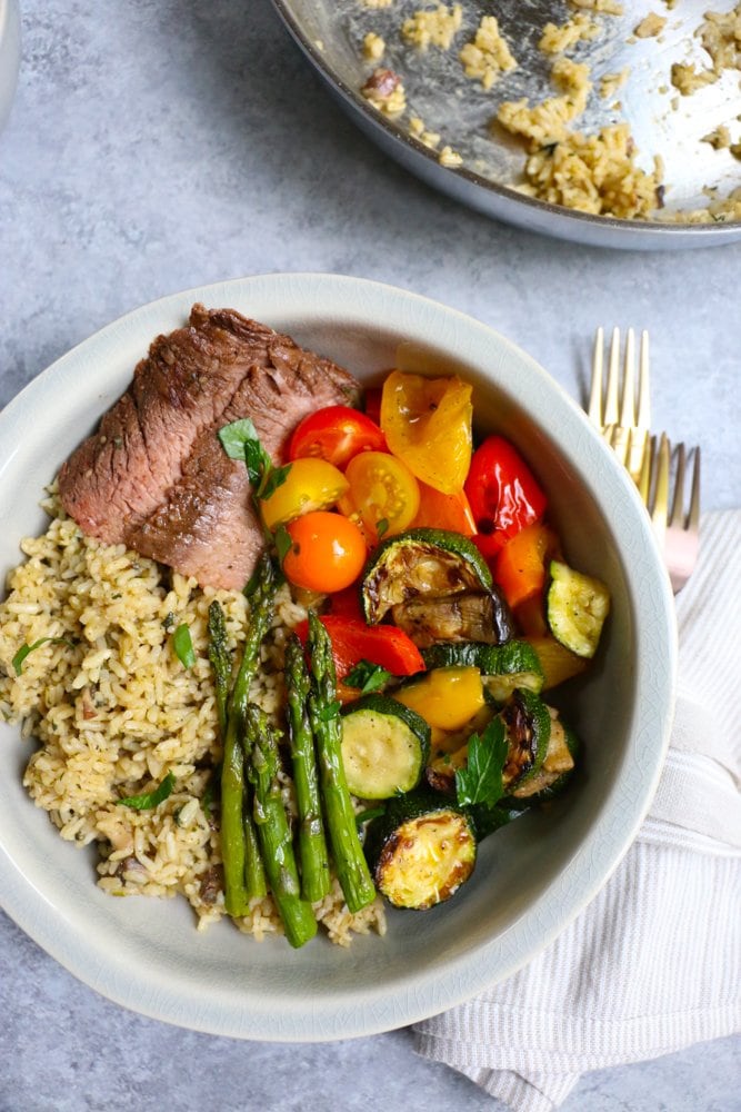 Looking for budget recipes? Here are 10 cheap easy meals that you should start making. Yes, these are cheap meals that are delicious!