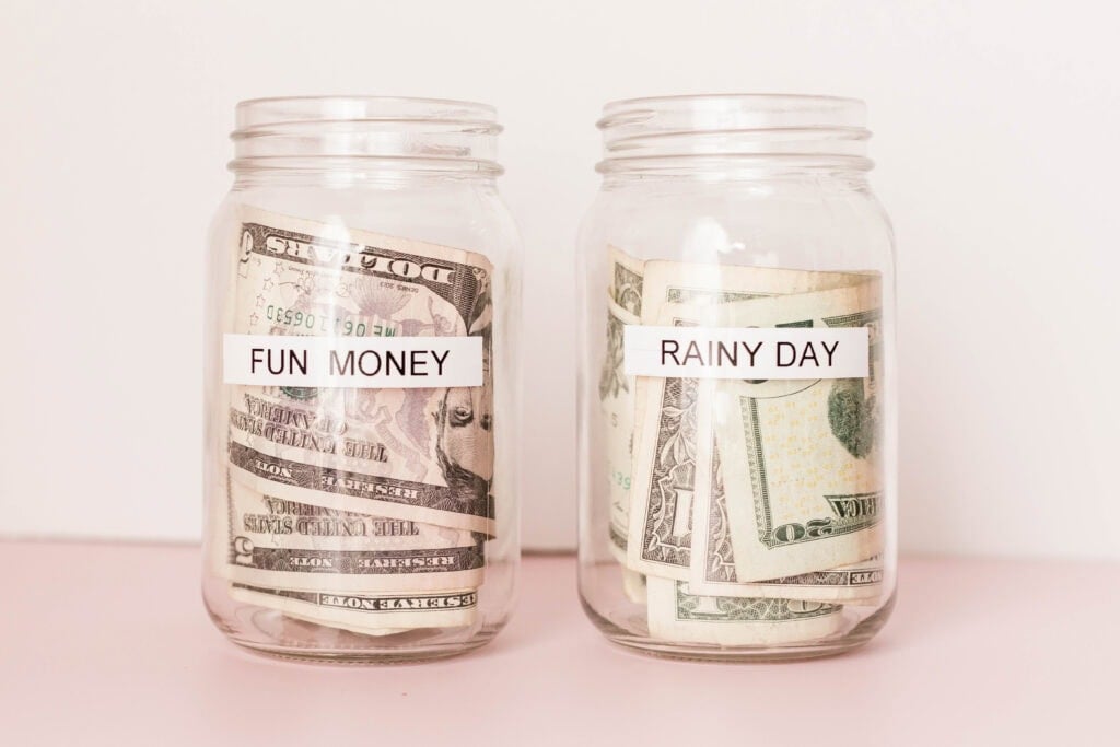 how i stopped living paycheck to paycheck and saved an emergency fund